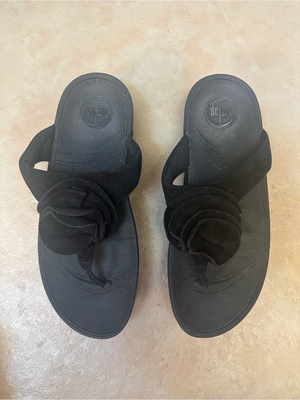 FitFlop Frou Ruffle Black Suede Sandals, Size 7